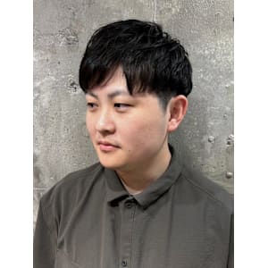 束感ナチュラルパーマ　ツーブロックマッシュ　メンズショート