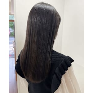 ダークブラウン×ツヤ髪スタイル