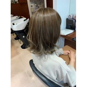 ゆるふわ外ハネ・白髪ぼかしハイライト