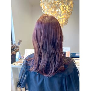 ピンクカラー×ミディアムレイヤー