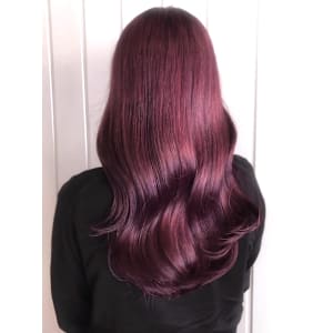 ピンクバイオレッド　艶髪ハイトーン　巻き髪ロング