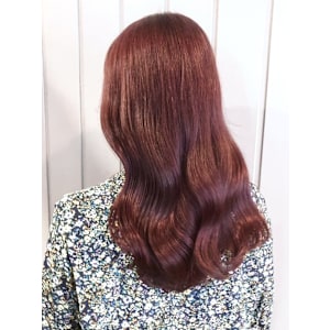 レッドブラウン　ハイトーン　巻き髪　艶髪ハイトーン