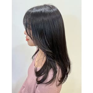 レイヤースタイル　顔周りレイヤー　黒髪セミロング　韓国風