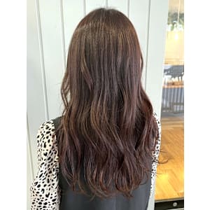 ラベンダーグレージュ　韓国風巻き髪ロングヘア　顔周りレイヤー