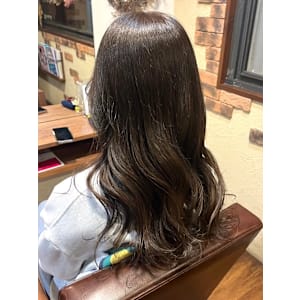ナチュラルブラウン　グレージュ　地毛風カラー　巻き髪ロング