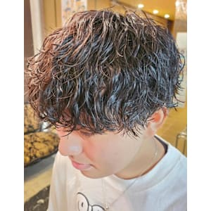 ツイストスパイラル - メンズサロン growth天神店【メンズサロングロウ】 メンズカット/メンズパーマ/眉毛【メンズサロン グロウ テンジンテン メンズサロングロウ  メンズカット メンズパーマ マユゲ】掲載中