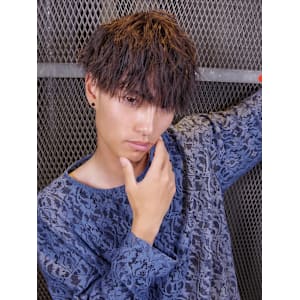 春夏メンズヘア／ソフトツイスト／刈り上げマッシュ