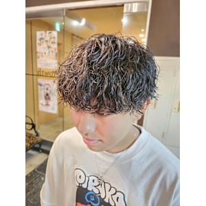 ツイストスパイラル - メンズサロン growth天神店【メンズサロングロウ】 メンズカット/メンズパーマ/眉毛【メンズサロン グロウ テンジンテン メンズサロングロウ  メンズカット メンズパーマ マユゲ】掲載中