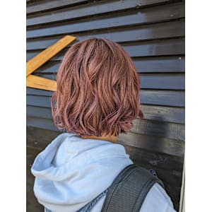 ペールピンクカラー✕切りっぱなしボブ