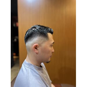 銀座　理容室　大人バーバースタイル　スキンフェード
