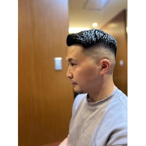 銀座理容室　大人バーバースタイル　スキンフェード