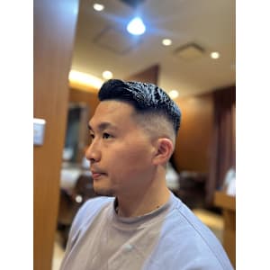 銀座　理容室　大人バーバースタイル　スキンフェード