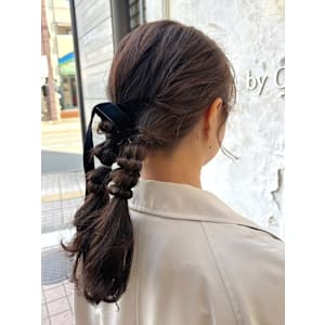 ローポニー　リボンアレンジ　顔周りアレンジ　お呼ばれアレンジ