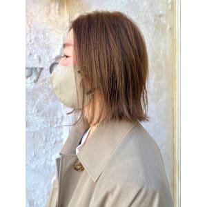 キャラメルブラウン　ワンレンボブ　レイヤーカット　外ハネ