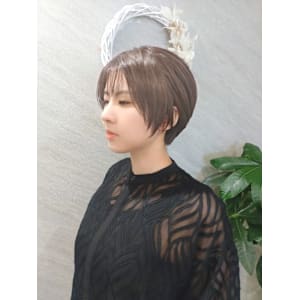 襟足短め前上がりショート