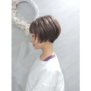 襟足短めショートボブ×ソフトバレイヤージュ＋透明感カラー