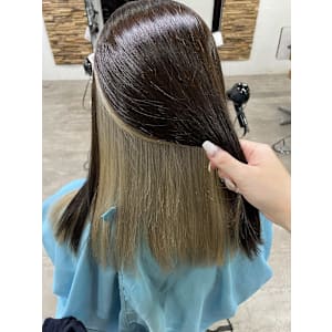 インナーカラーベージュブロンド