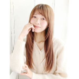 ナチュラルレイヤーのストレートスタイル