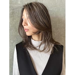 バレイヤージュ　アッシュベージュ　レイヤースタイル