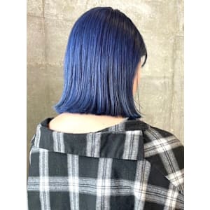 ネイビーブルー　外ハネボブ　ハイトーンボブ