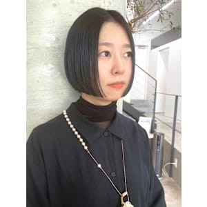 ネイビーカラー　ぱつっとボブ　ワンレン　ダークトーン