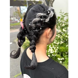 編み込みツイン　エクステ×ラメアレンジ　イベントヘア