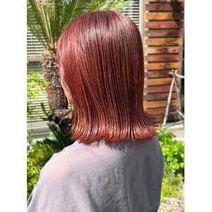 レッドブラウン　外ハネミディアム　艶感ハイトーン