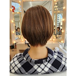 ナチュラルなつや感のショートスタイル