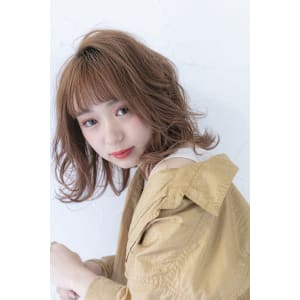 ミディアムレイヤーベージュカラー