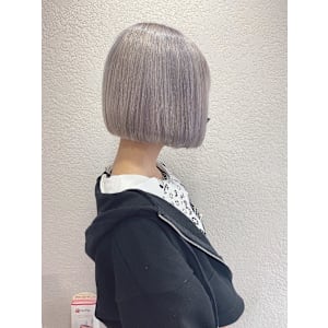 シルバーカラーボブヘア