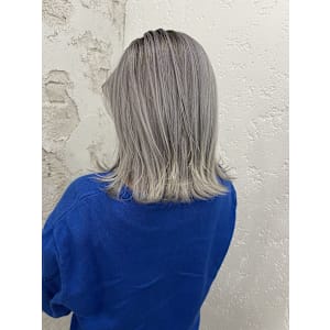 シルバーカラーハイトーンアッシュ成増地下鉄成増大山