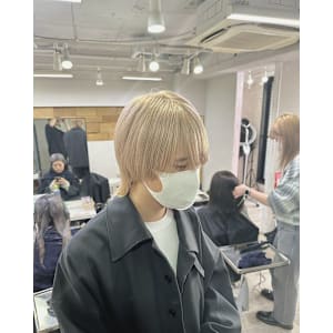 ミルクティーベージュブロンドウルフ