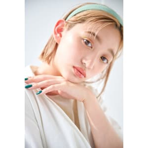 センター分け切りっぱなしボブ