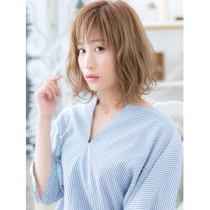 大人可愛いゆるふわカール小顔外ハネボブ　ハイトーンカラー