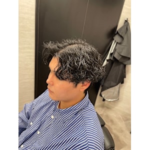 センターパート×スパイラルパーマ