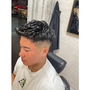 フェード×アップバングショート