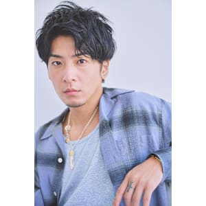 ツーブロックかき上げアップバングショート