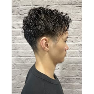 ツーブロック/パーマ/マッシュ/黒髪/センターパート