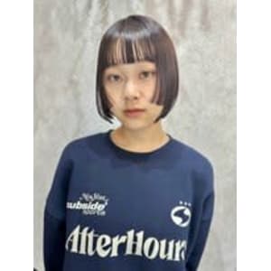 お顔周りにポイントを作ったボブヘア