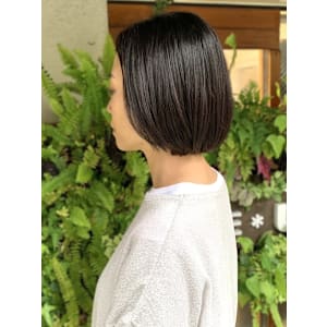 シンプルショートボブ　丸みボブ　艶感　ダークアッシュカラー