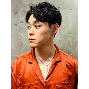 ツイストスパイラル　アップバング　黒髪　束感　ツーブロック