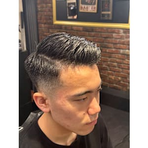 サイドパート×スキンフェード