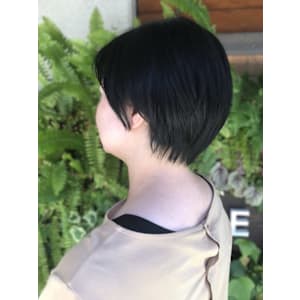 大人ショート　30代40代　艶感　スタイリング簡単　アッシュ