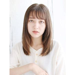 ナチュラルレイヤーストレートスタイル