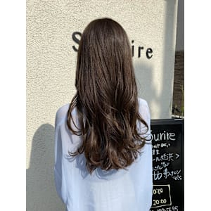 ほんのりオリーブブラウン【sourire 神田】