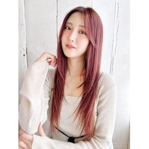 ツヤ感ピンクのナチュラルレイヤーストレート