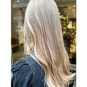 外国人風ホワイトカラー