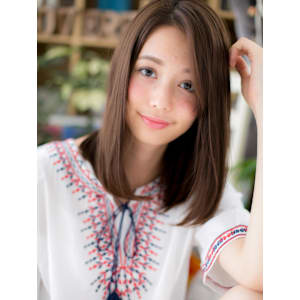 アシンメトリー艶カラー大人かわいい前下がり　グレージュカラー