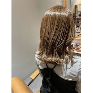 夏のくすみベージュカラー