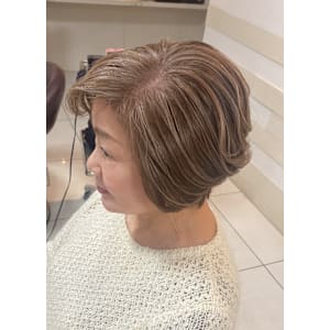 大人ベージュカラー☆白髪活かし - clam. at loRe【クラム　アット　ロア】掲載中